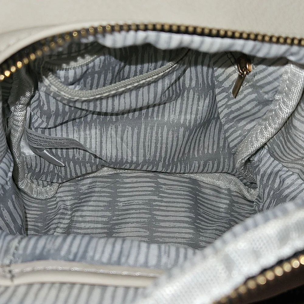 Floral Embroidered Cream Backpack - Picture 5 of 5